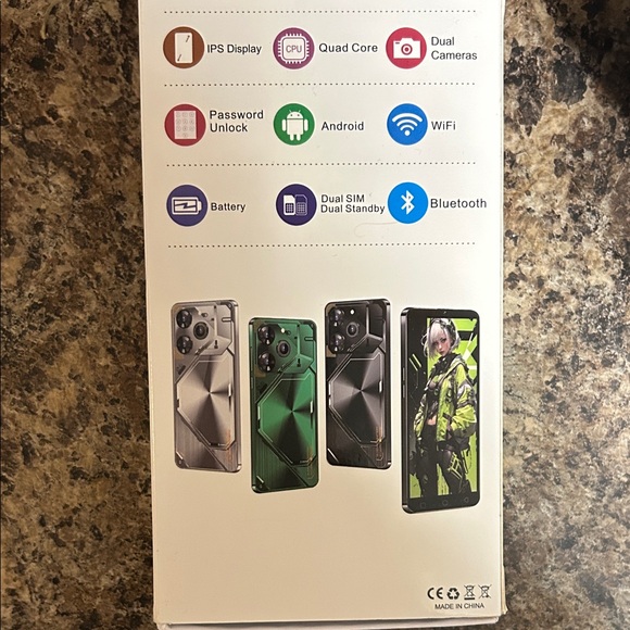 Smartphone with Triple Camera - Silver/ Black, phone case and screen protector - Picture 2 of 5